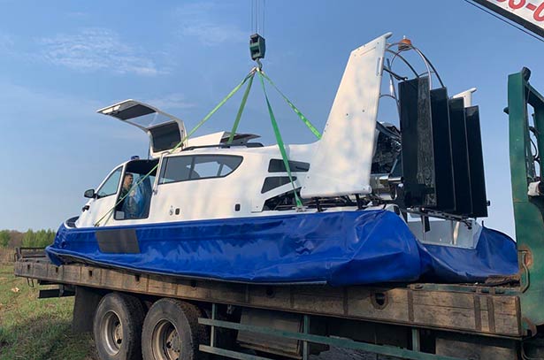 Погрузка, перевозка судна на воздушной подушке краном