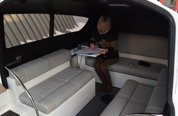 Судно с салоном на 9 мест